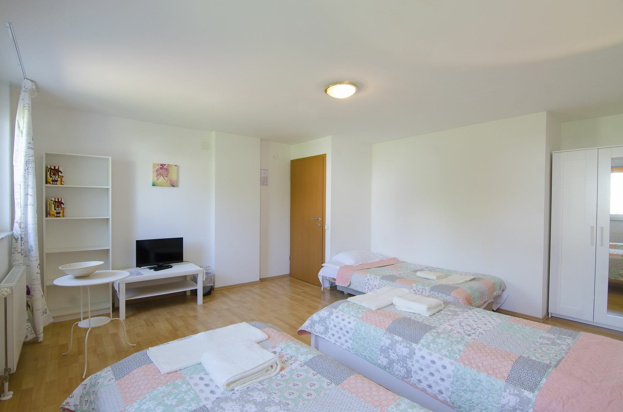 Aura Guesthouse Любляна Экстерьер фото
